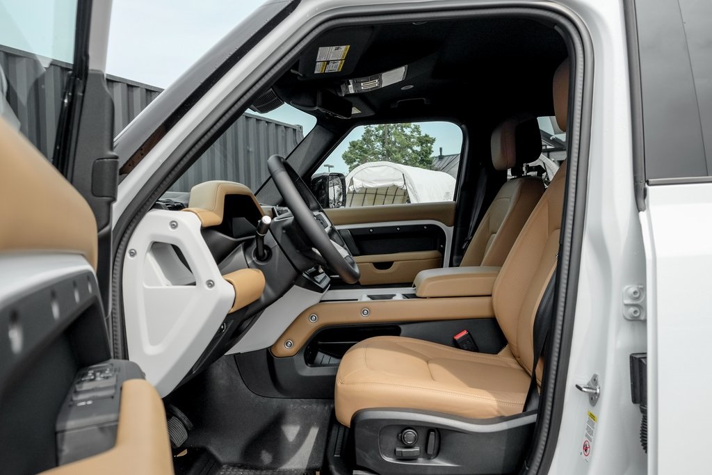 2025 Land Rover Defender 110 S photo 10