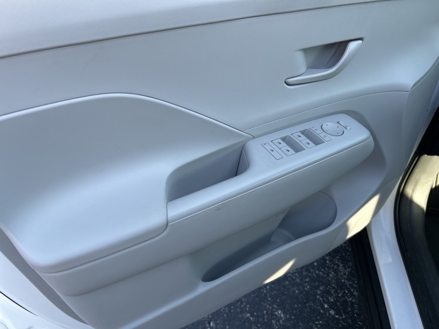2025 Hyundai Kona SEL photo 8