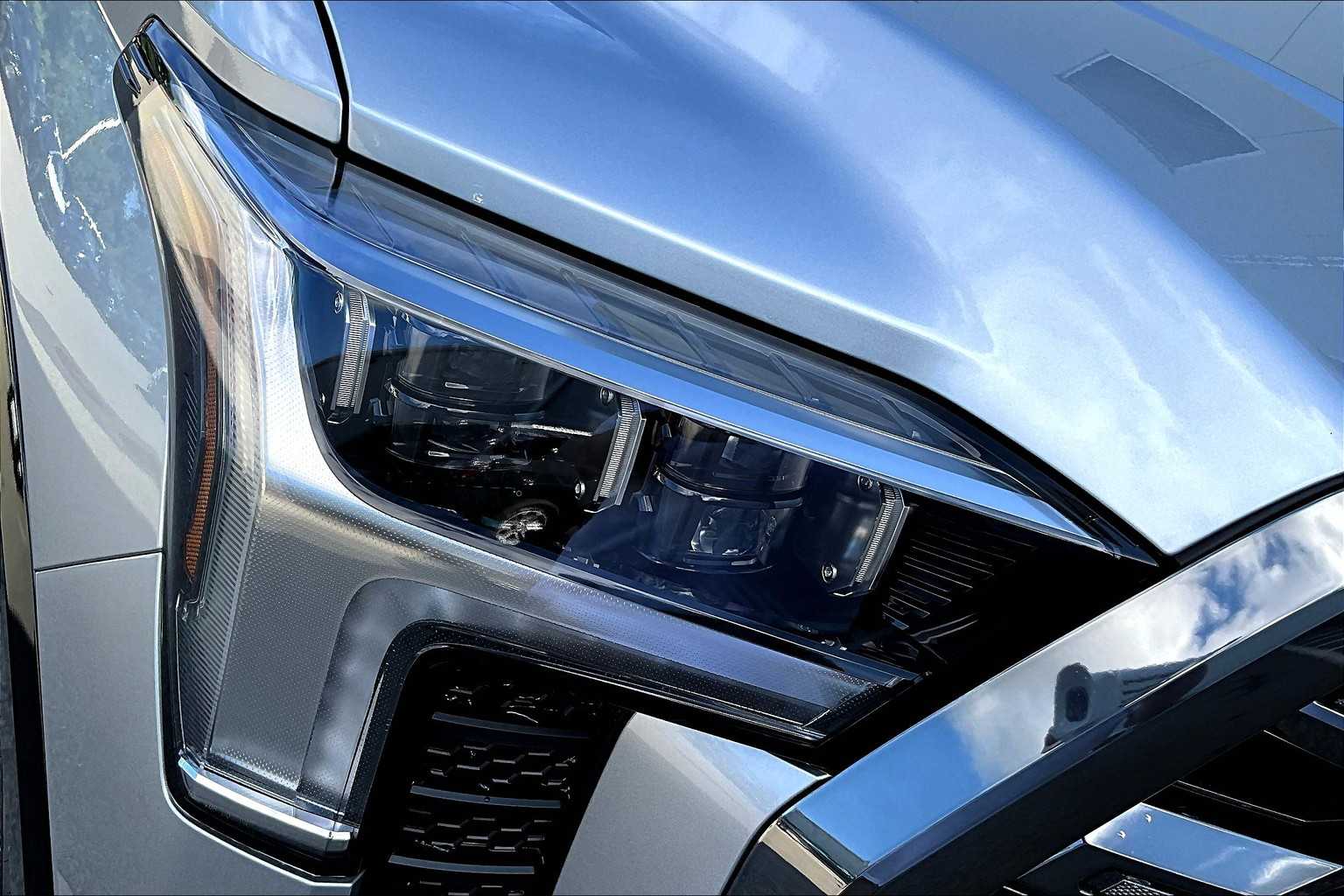 2025 Toyota Tundra Platinum CrewMax photo 12