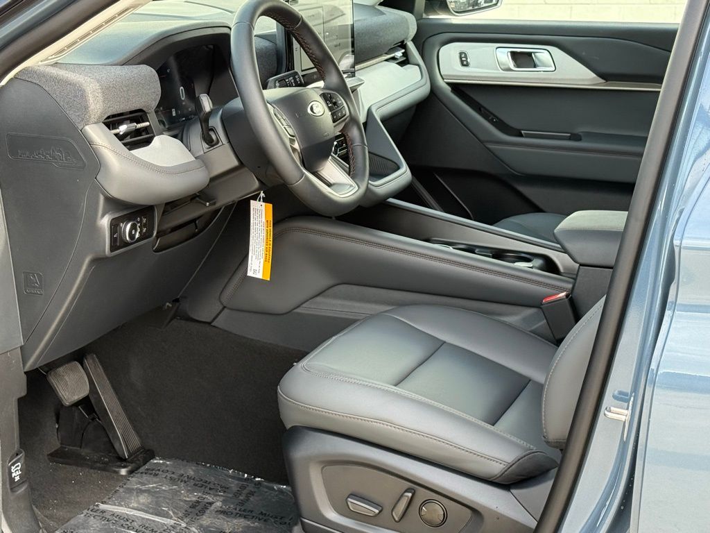 2026 Ford Explorer photo 3