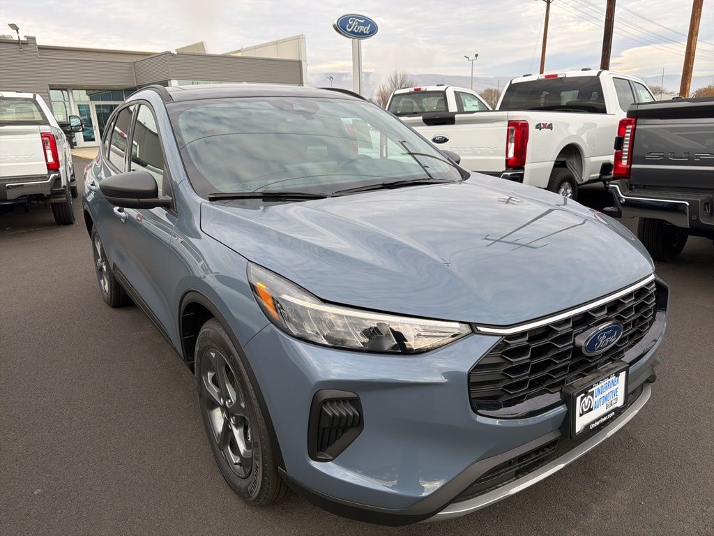 2025 Ford Escape ST-Line's photo