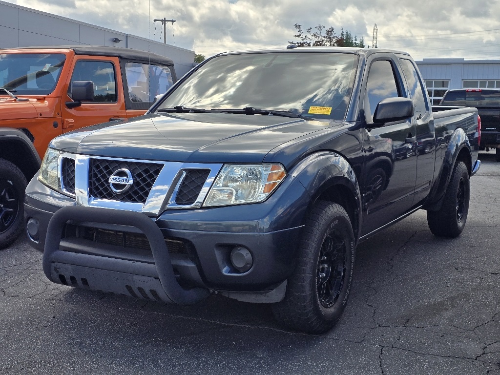2013 Nissan Frontier SV photo 2