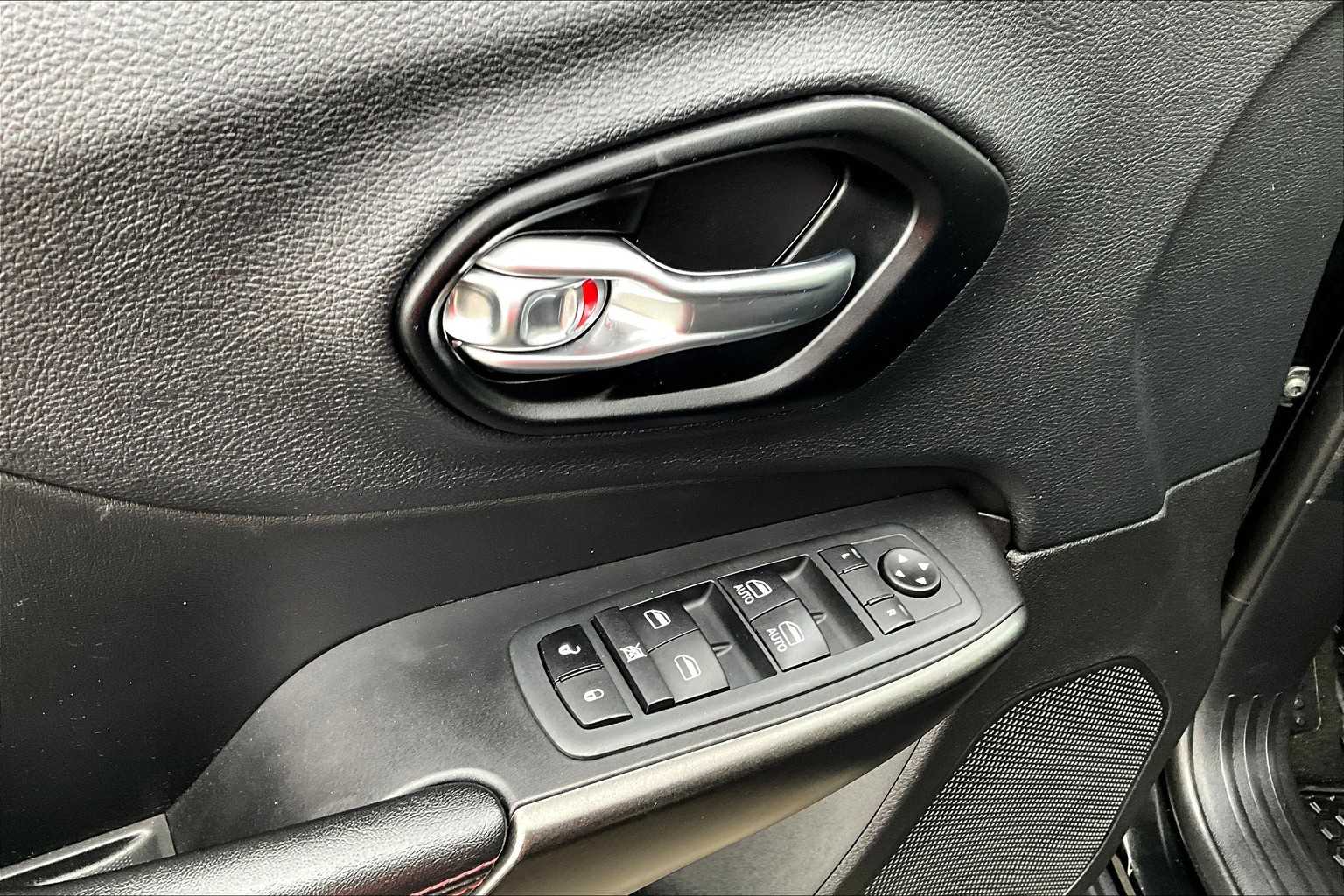 2021 Jeep Cherokee Trailhawk photo 30