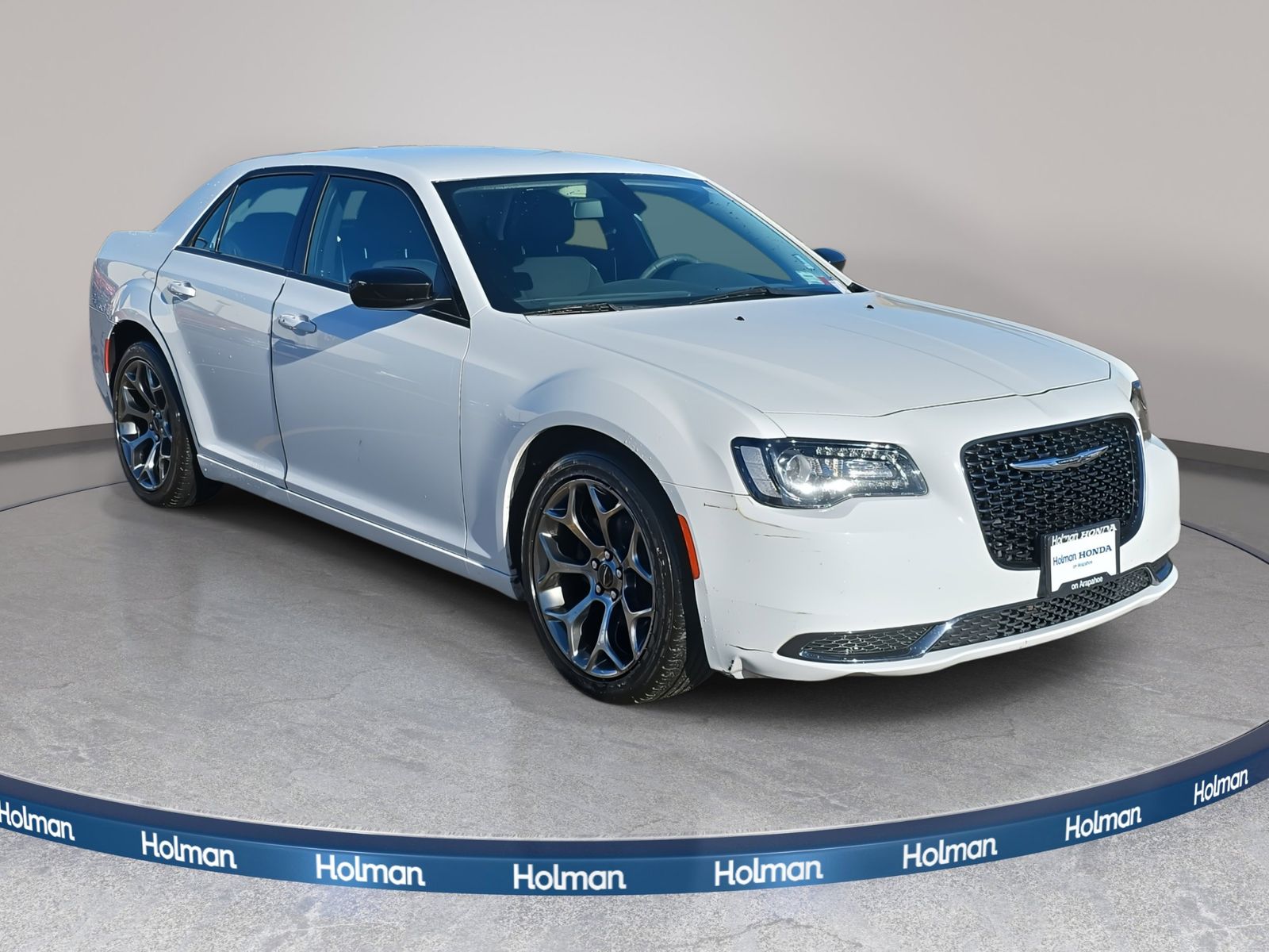 2018 Chrysler 300 Touring photo 2