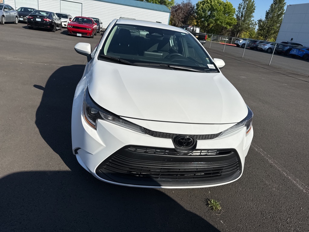 2023 Toyota Corolla LE photo 2