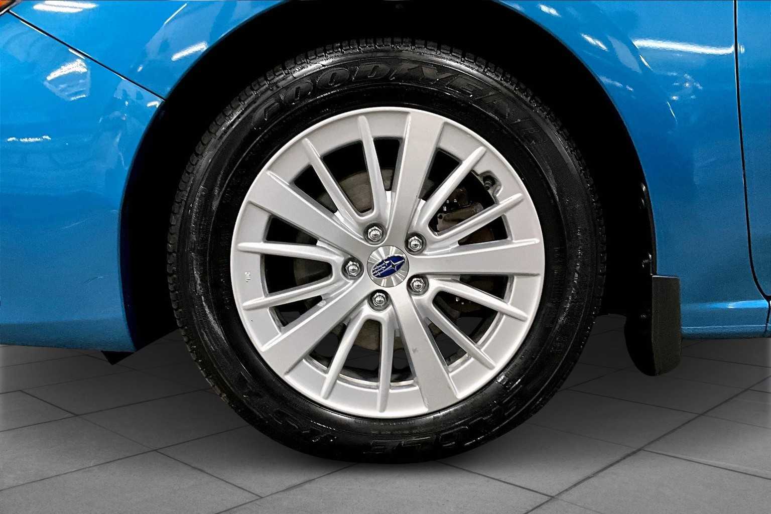 2017 Subaru Impreza 2.0i Premium photo 9
