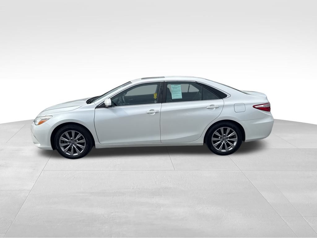 2015 Toyota Camry XLE photo 2