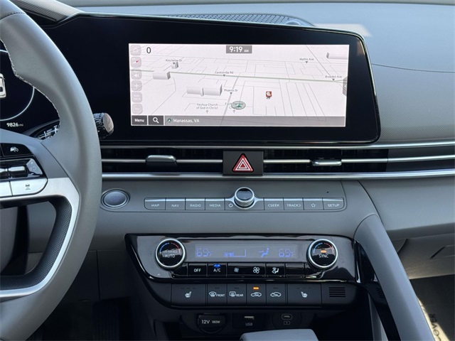 2024 Hyundai Elantra SEL Convenience photo 3