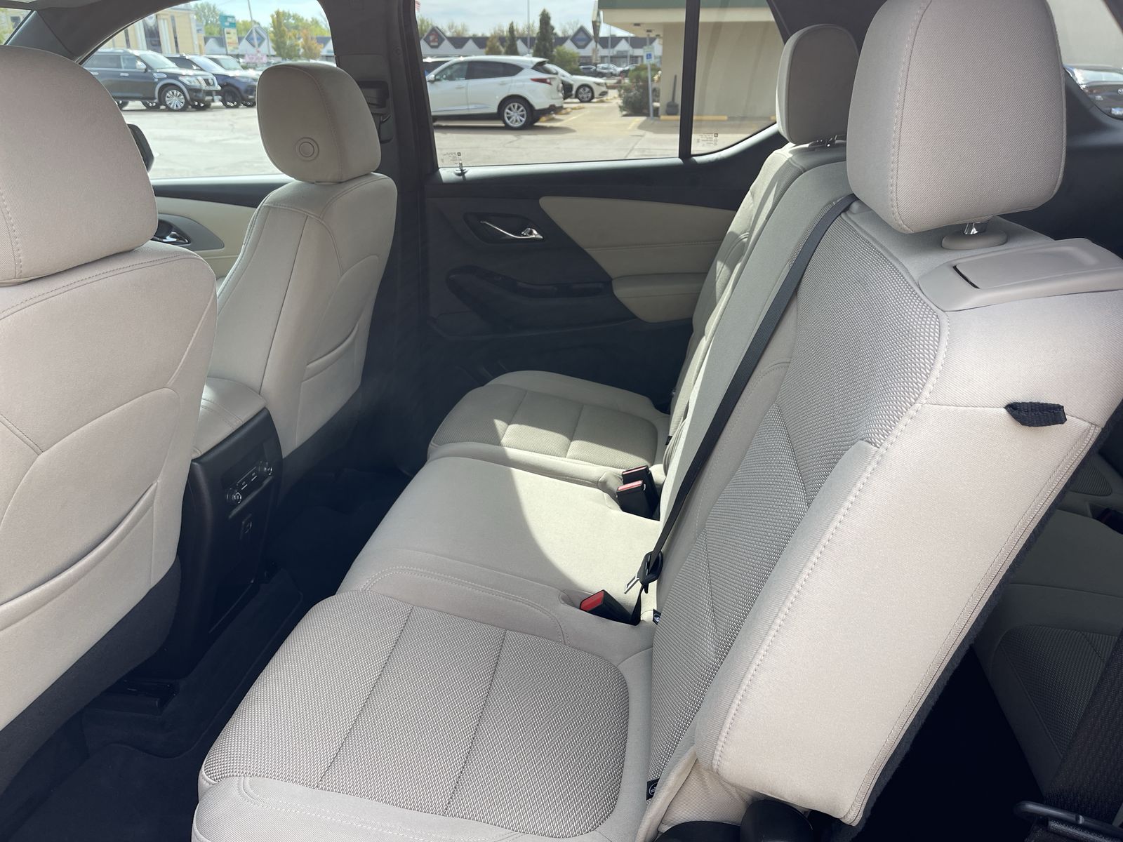 2022 Chevrolet Traverse LS photo 4