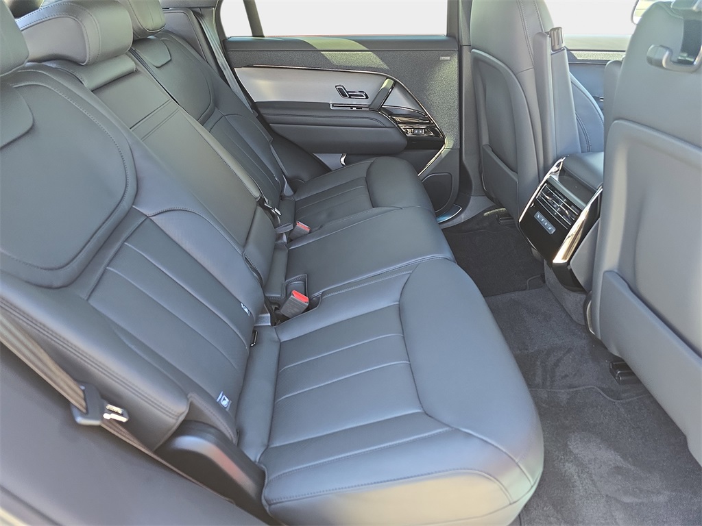 2025 Land Rover Range Rover Sport SE photo 11
