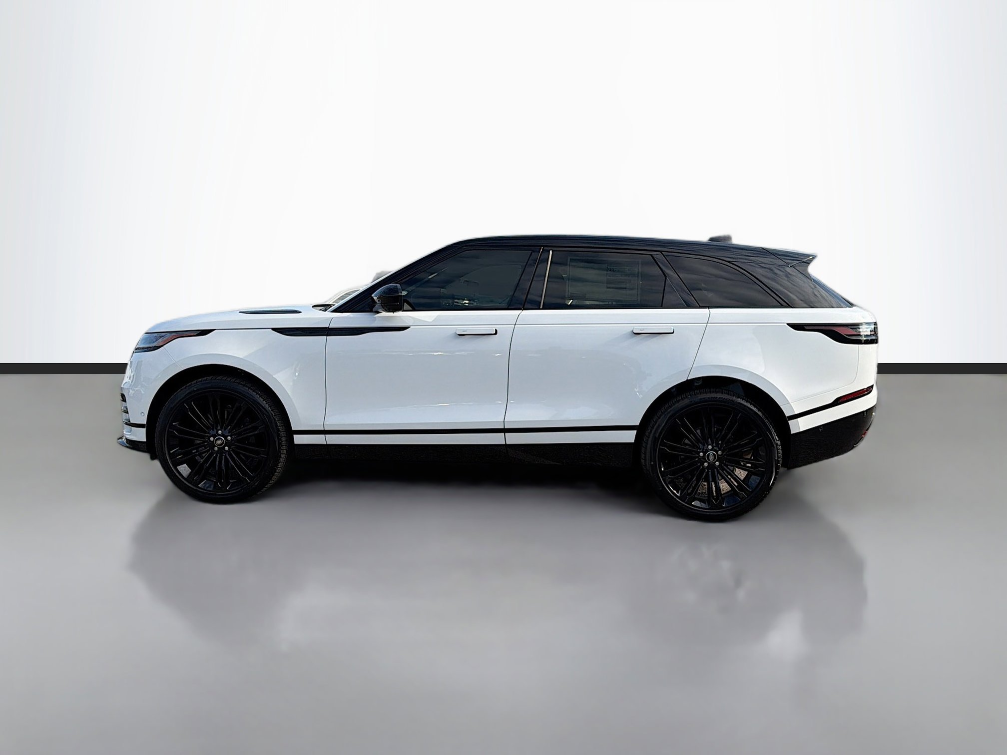 2026 Land Rover Range Rover SE photo 2