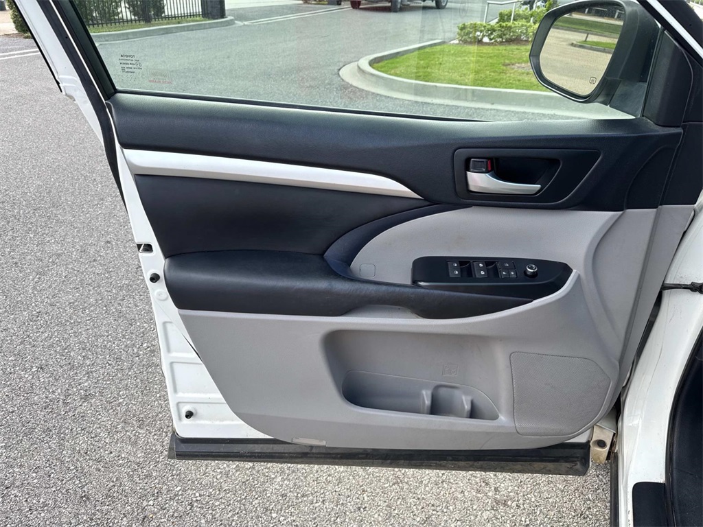 2016 Toyota Highlander XLE photo 16
