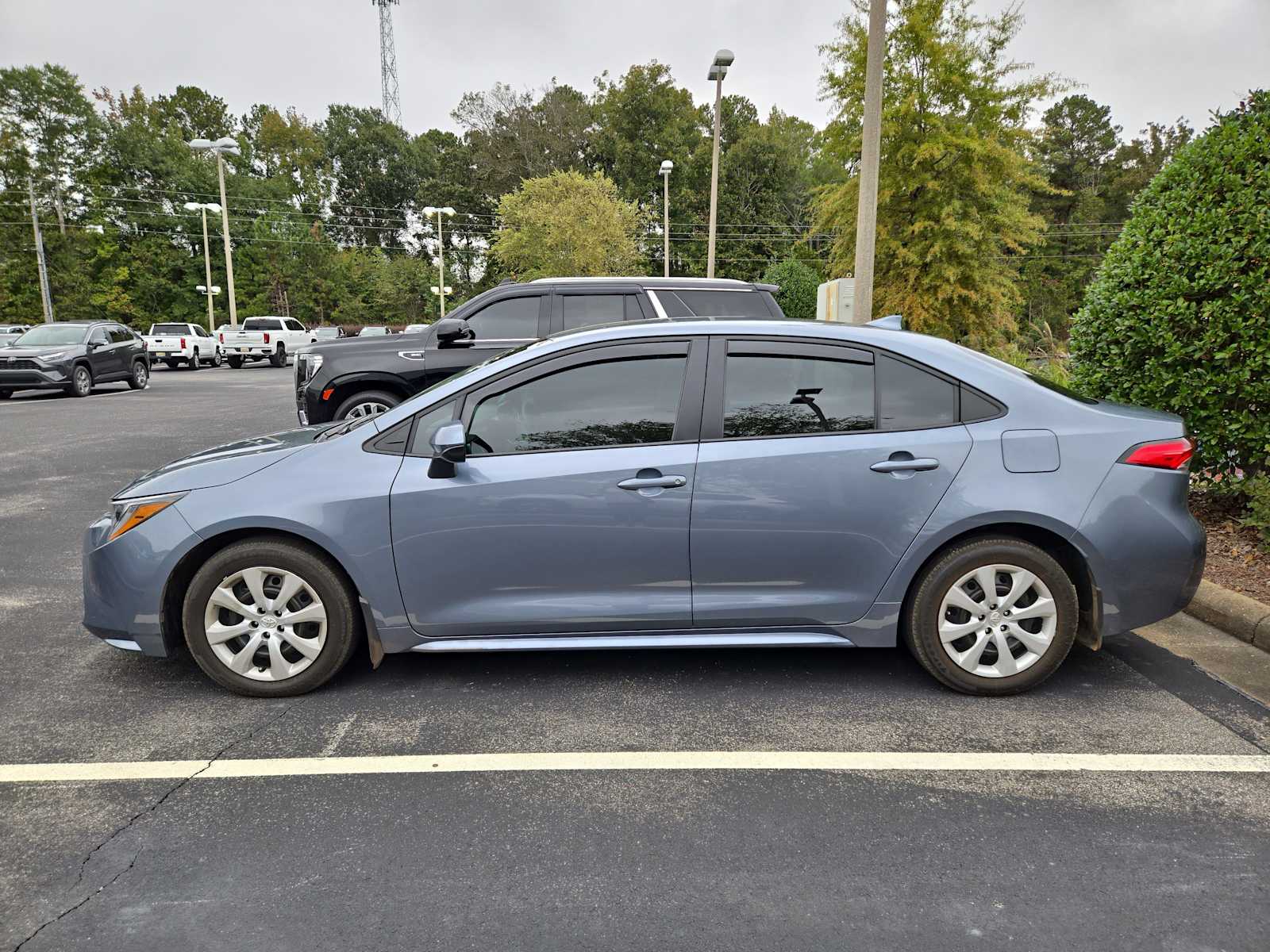 2025 Toyota Corolla LE photo 3