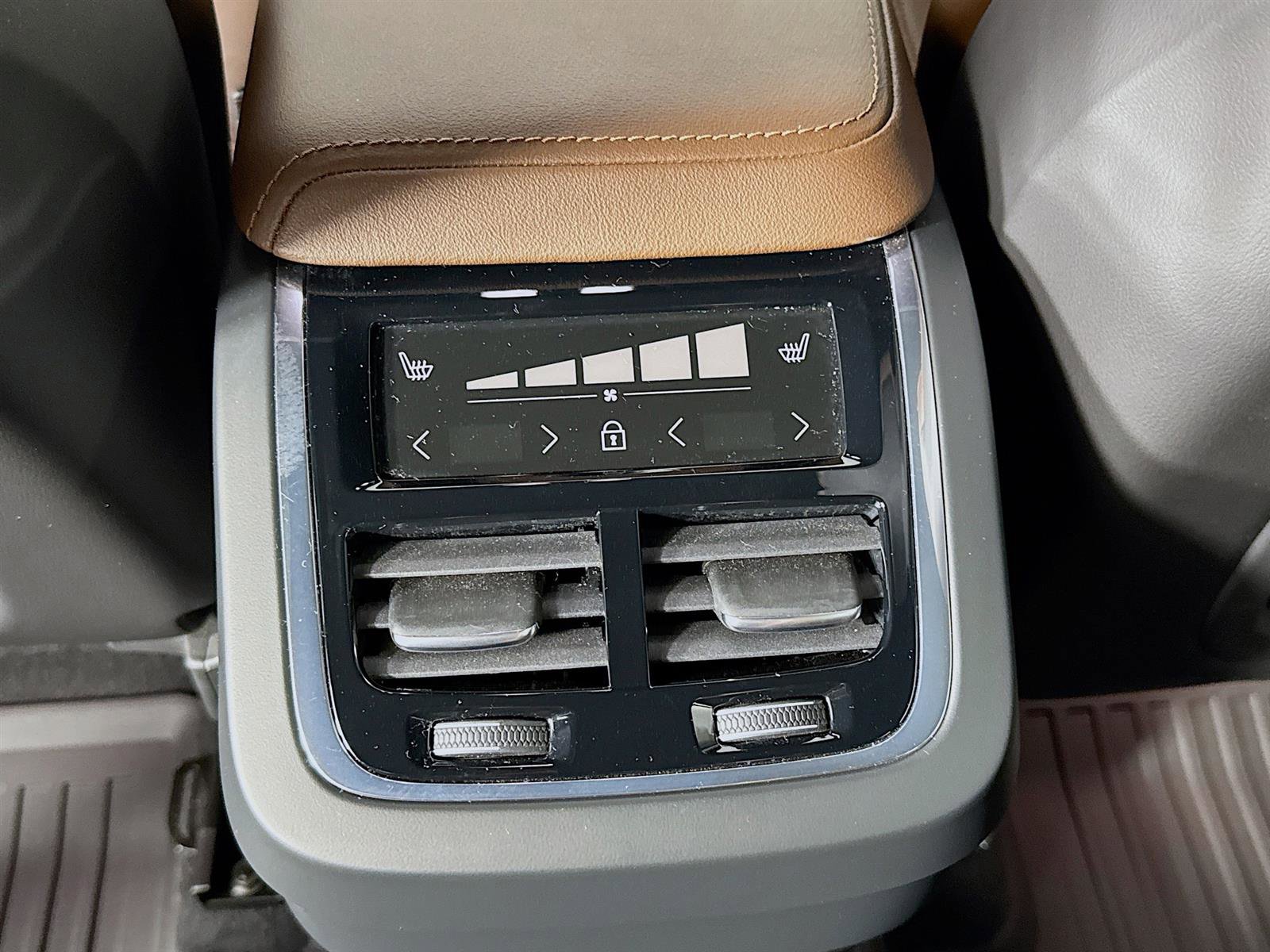 2023 Volvo XC60 Ultimate photo 25