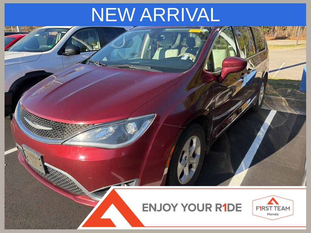 2017 Chrysler Pacifica Touring-L Plus's photo