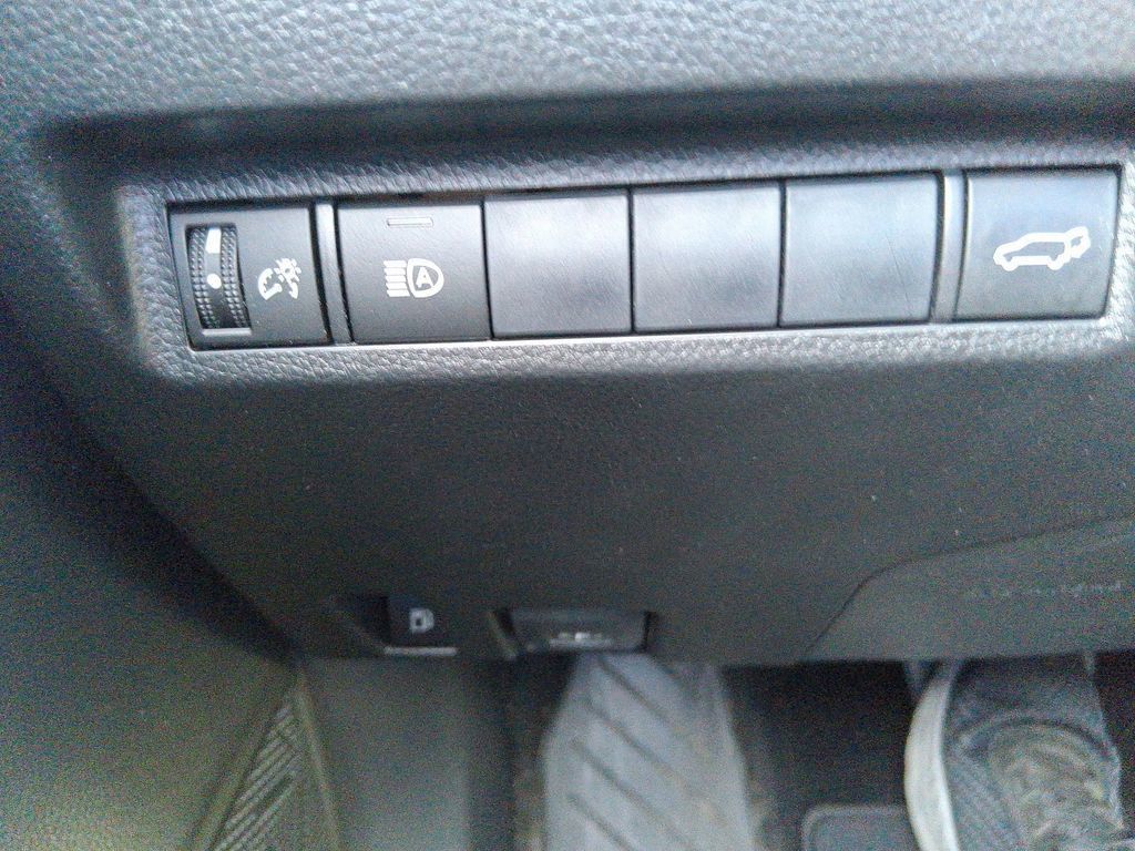 2019 Toyota RAV4 Hybrid XLE photo 27