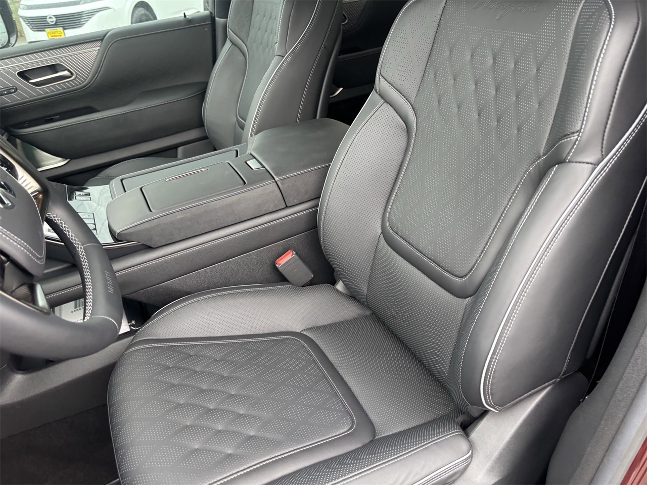 2025 Infiniti QX80 photo 21