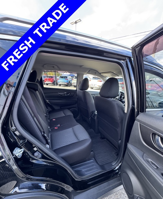 2020 Nissan Rogue SV photo 4