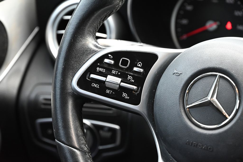 2021 Mercedes Benz GLC 300 photo 14