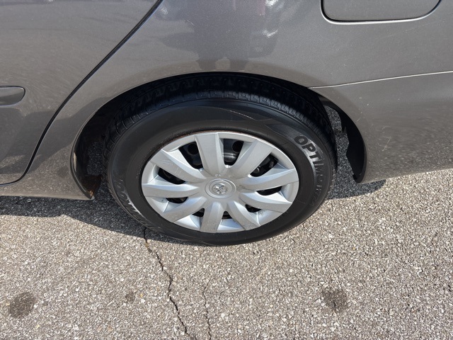 2005 Toyota Camry LE photo 24