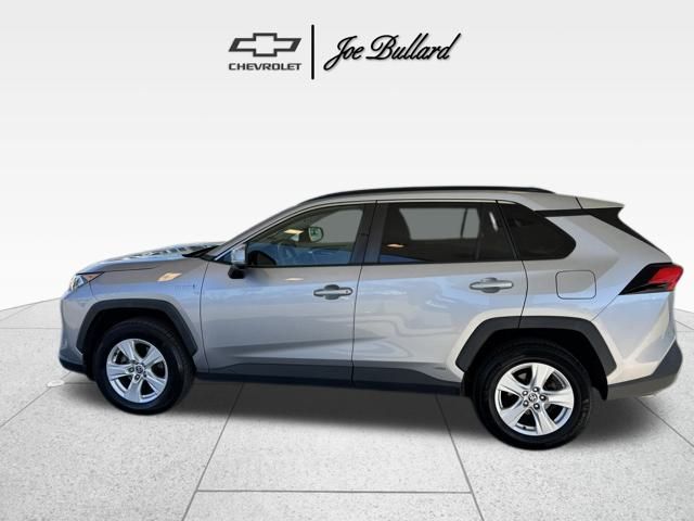 2020 Toyota RAV4 Hybrid XLE photo 4