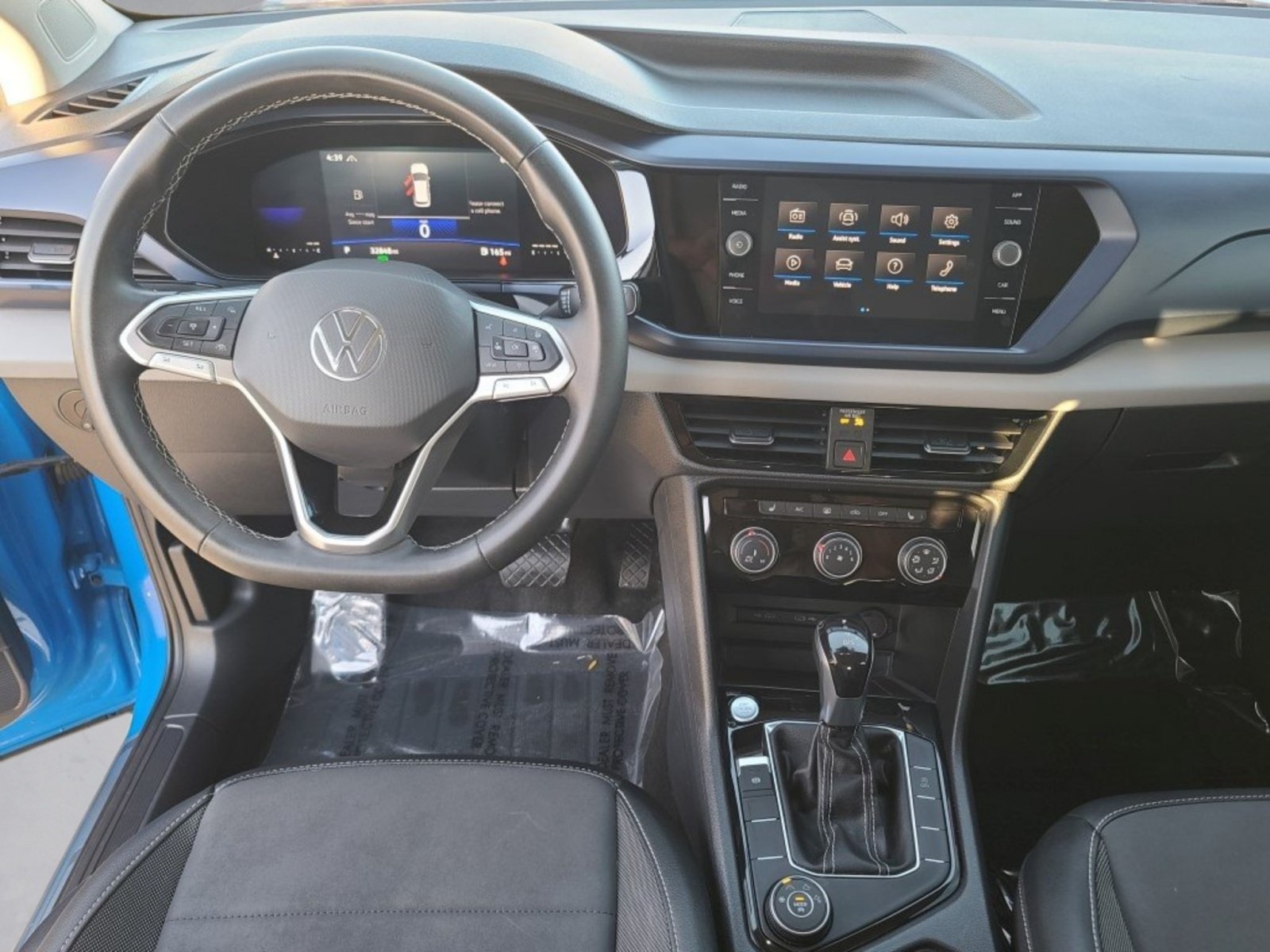 2023 Volkswagen Taos SE photo 3