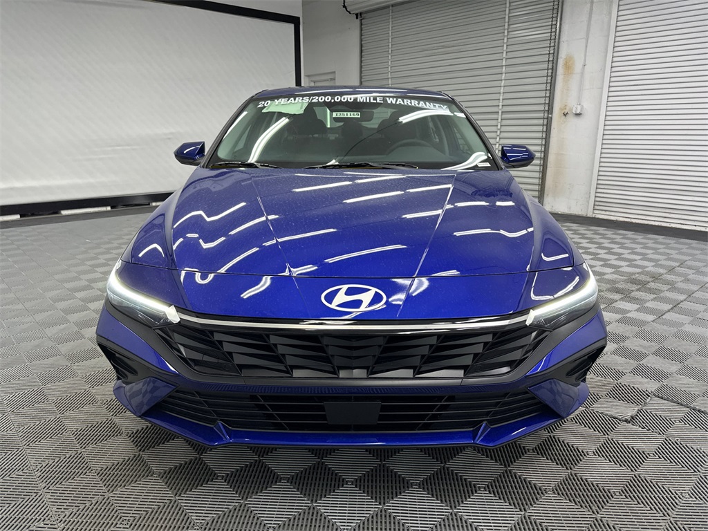 2025 Hyundai Elantra SEL Convenience photo 8