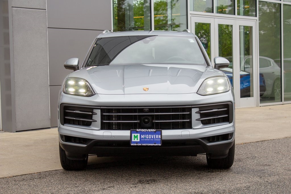 2024 Porsche Cayenne Base photo 2