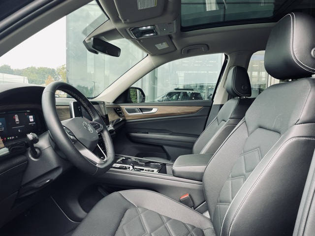 2024 Volkswagen Atlas SE Technology photo 3