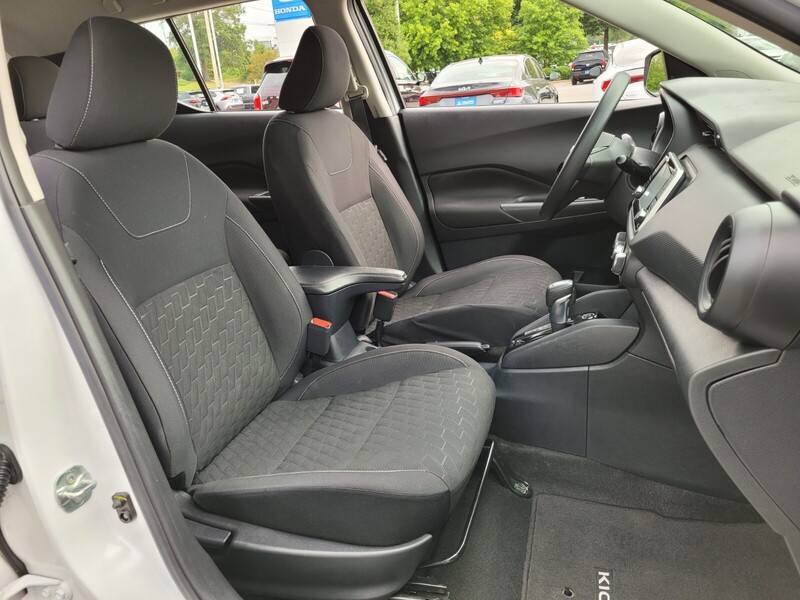 2022 Nissan Kicks S photo 16