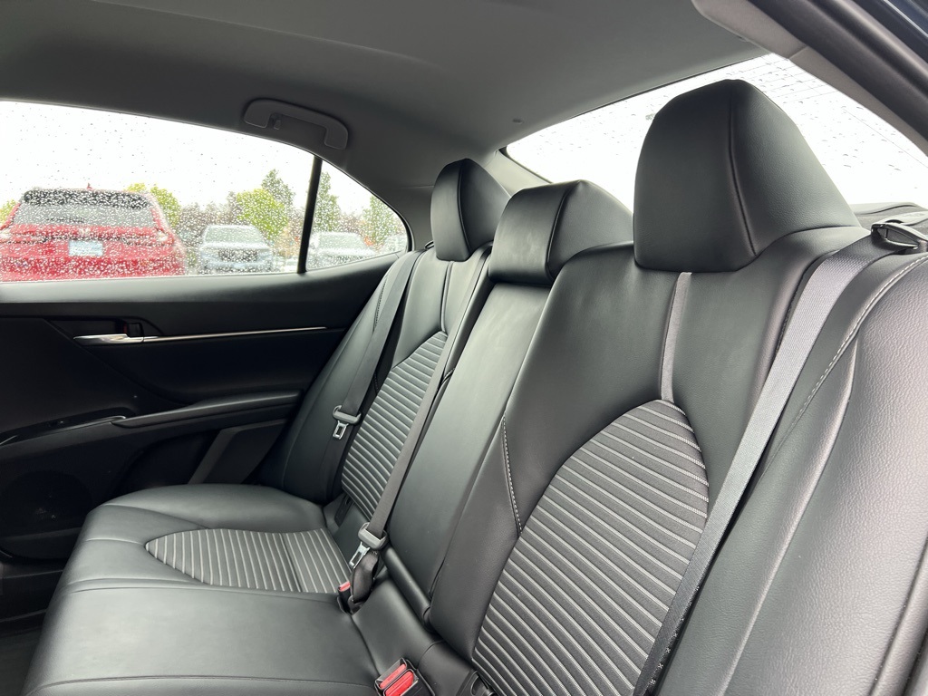 2020 Toyota Camry SE photo 25