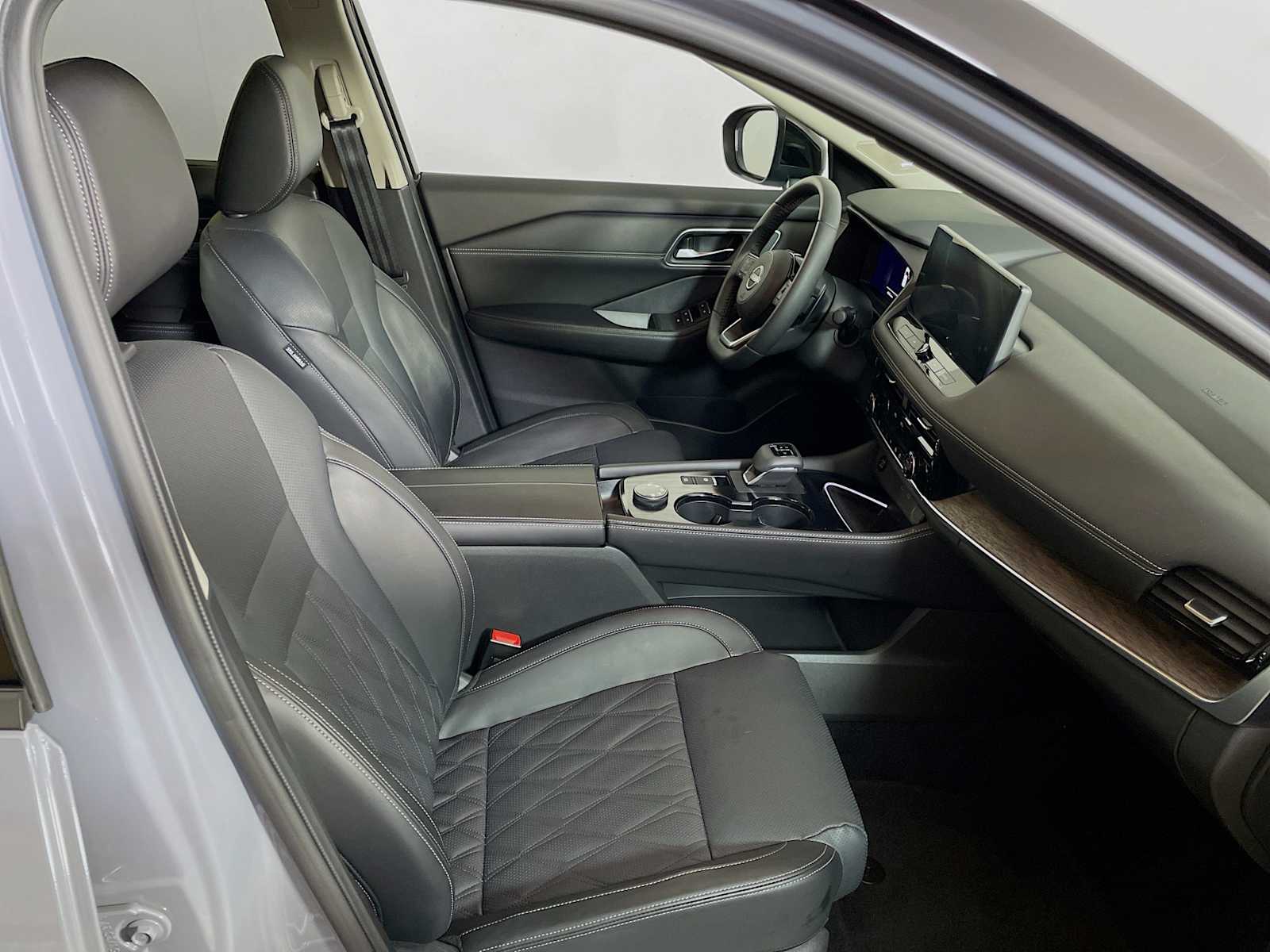 2024 Nissan Rogue Platinum photo 27