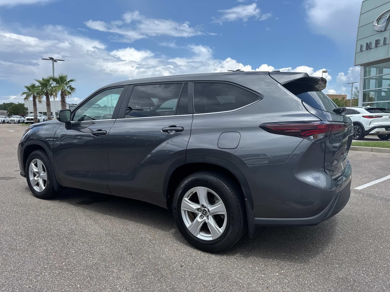 2024 Toyota Highlander LE photo 7