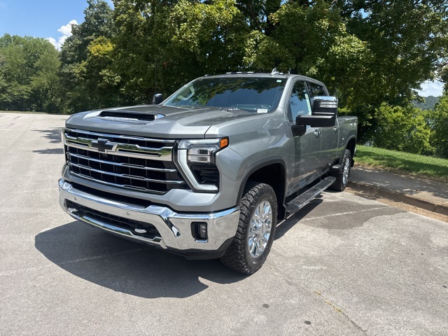 2024 Chevrolet Silverado 2500HD LTZ photo 3