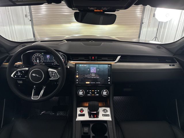 2025 Jaguar F-PACE P400 R-Dynamic S photo 21