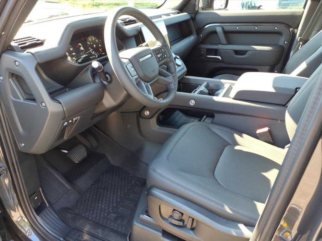 2025 Land Rover Defender 110 S photo 16