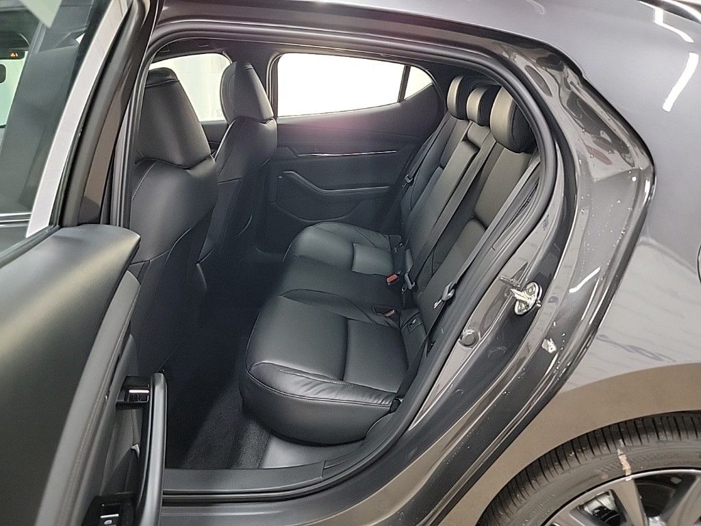 2025 Mazda Mazda3 Hatchback 2.5 s Preferred photo 9
