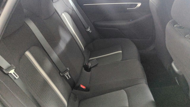 Used 2022  Hyundai SE image 32