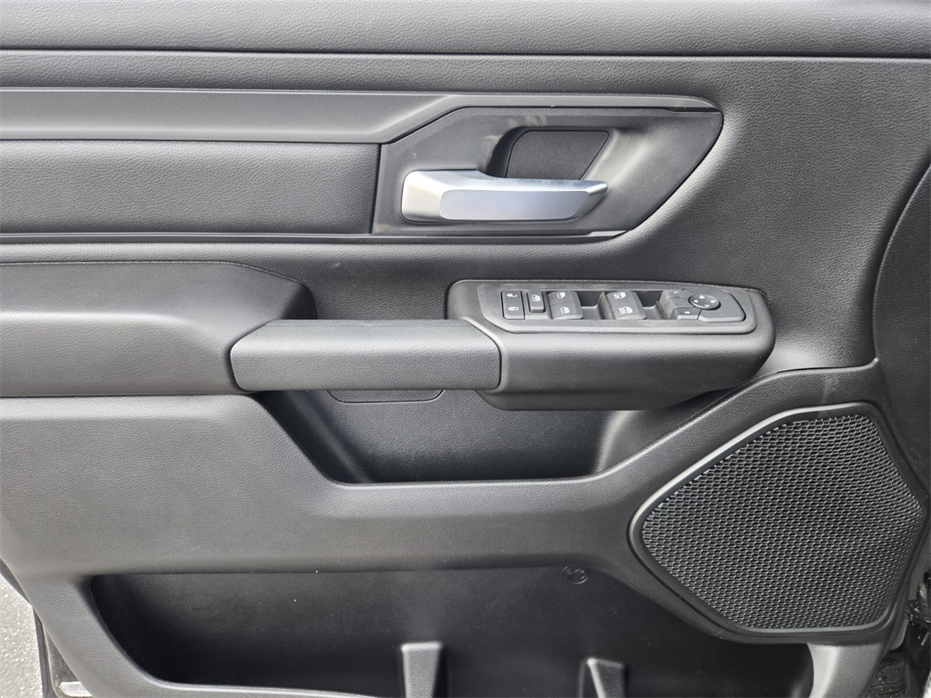 2025 Ram 1500 Tradesman photo 6