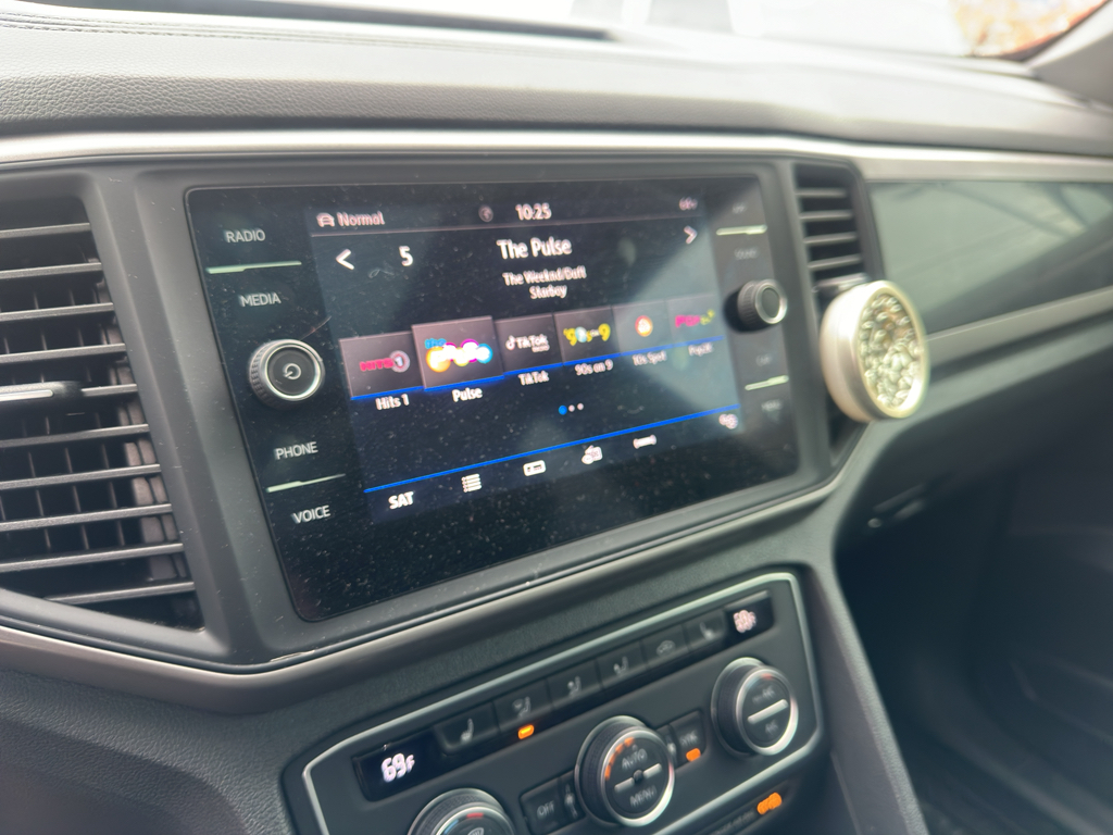 2020 Volkswagen Atlas Cross Sport V6 SE Technology R-Line photo 4