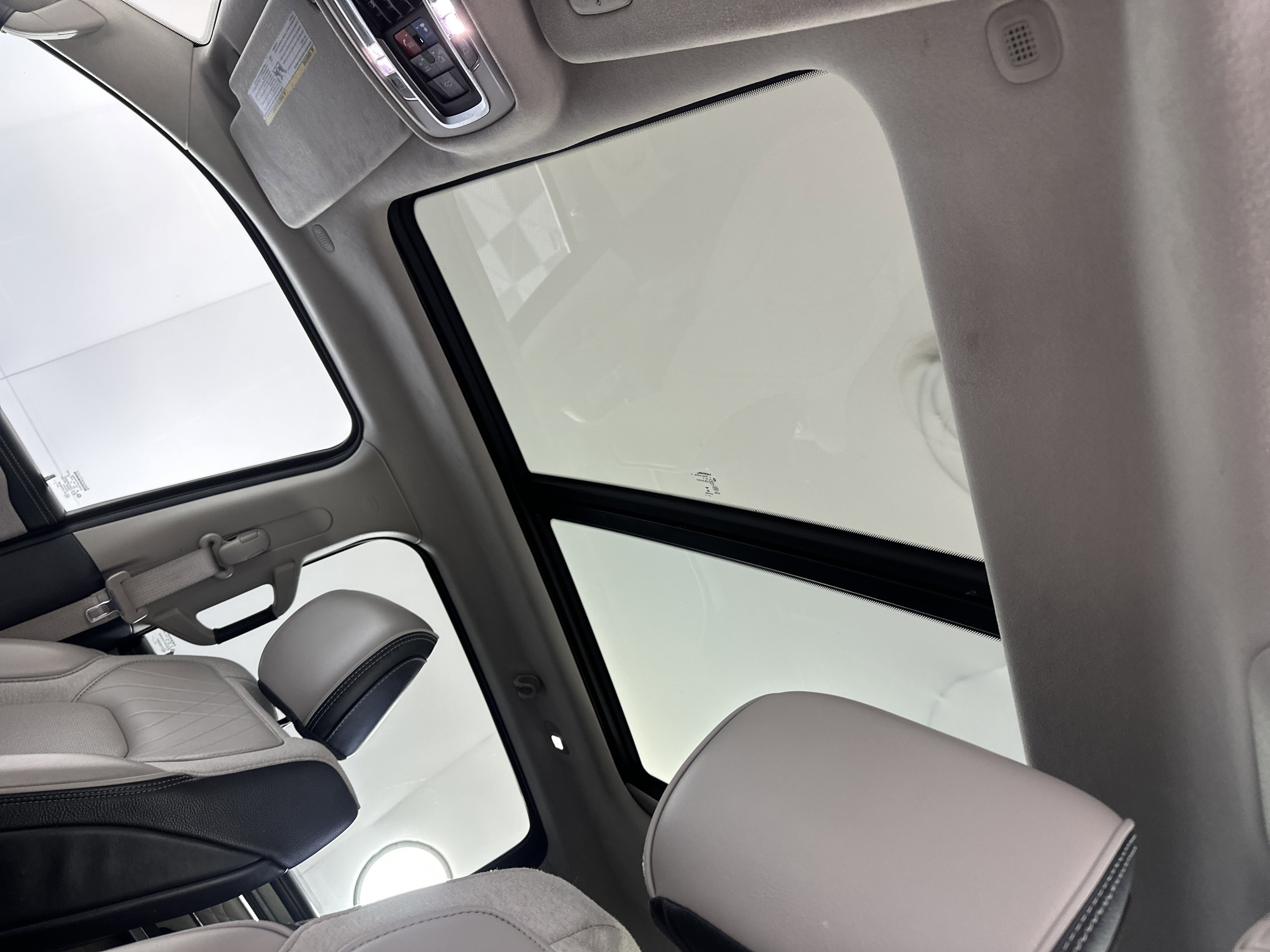 2022 Ram 1500 Limited photo 2