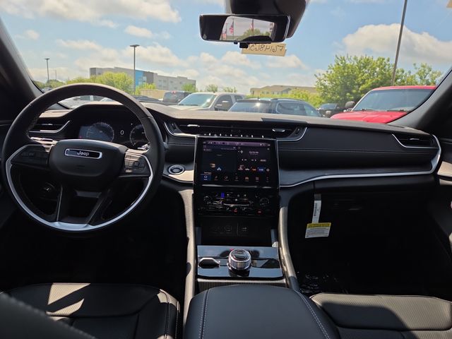 2025 Jeep Grand Cherokee Limited photo 4