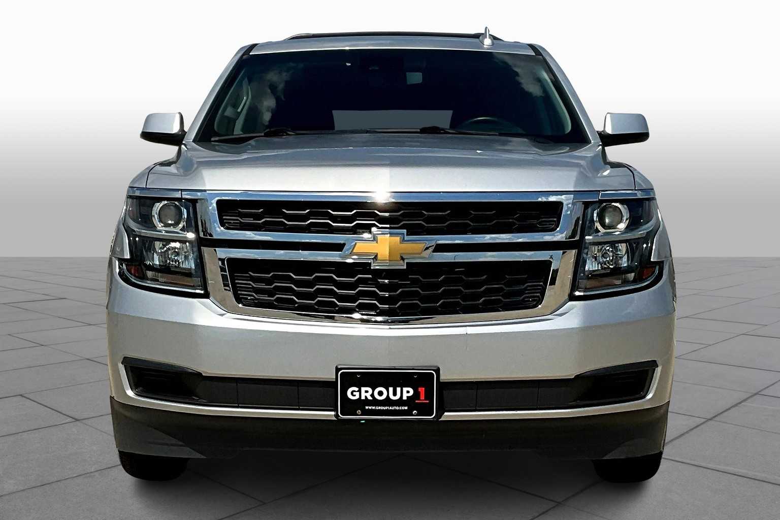 2018 Chevrolet Suburban LS photo 3