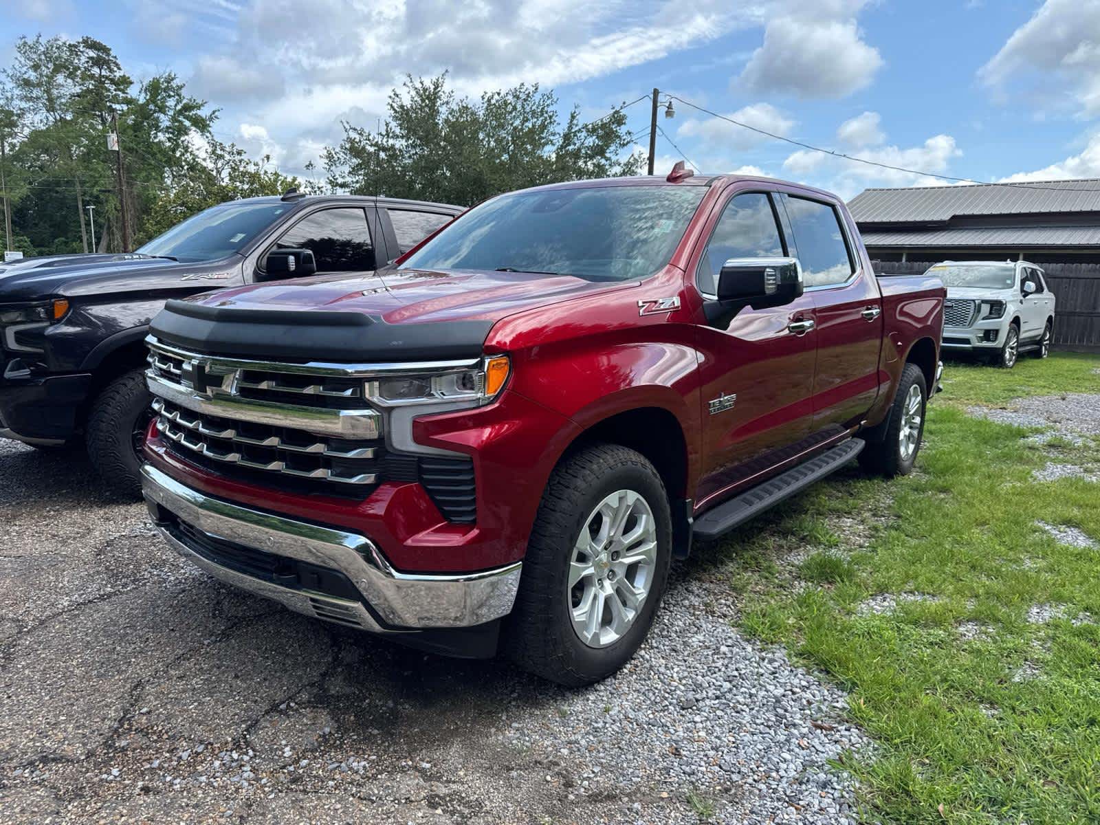 2023 Chevrolet Silverado 1500 LTZ photo 3