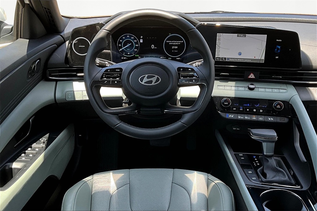 2025 Hyundai Elantra Hybrid Limited photo 4
