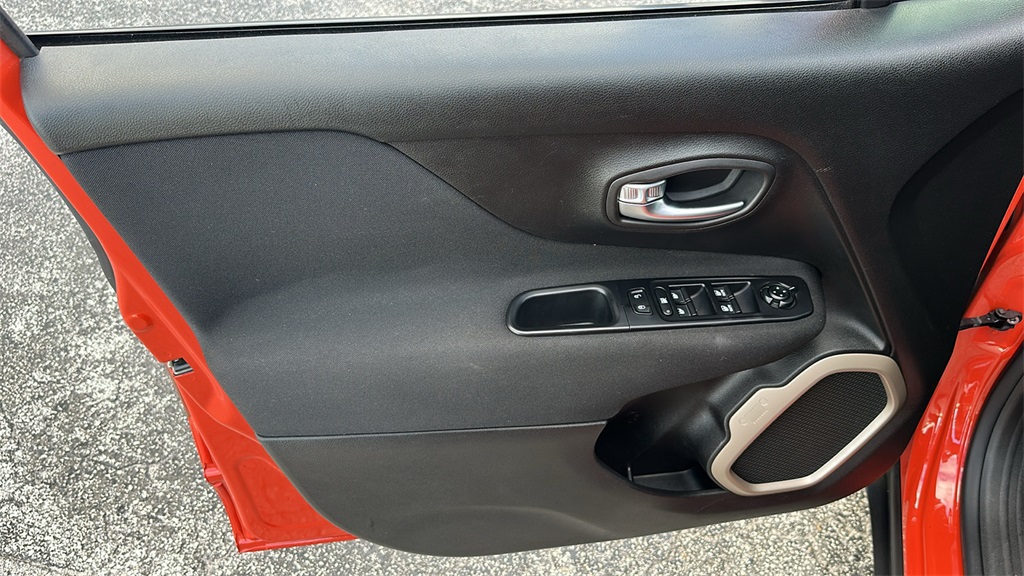 2017 Jeep Renegade Latitude North Edition photo 15