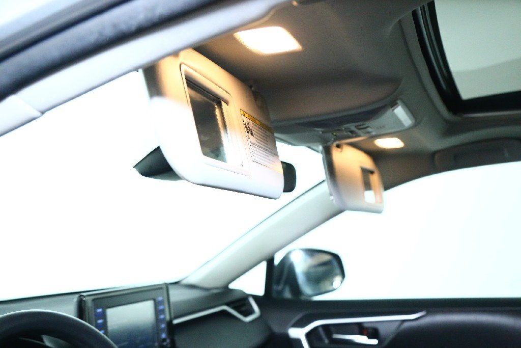 2021 Toyota RAV4 XLE photo 17