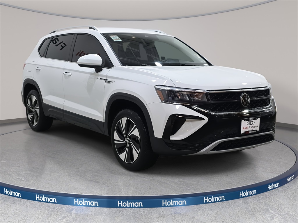 2024 Volkswagen Taos SE photo 3