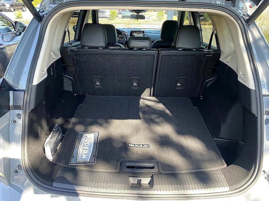 2026 Nissan Rogue SV photo 17