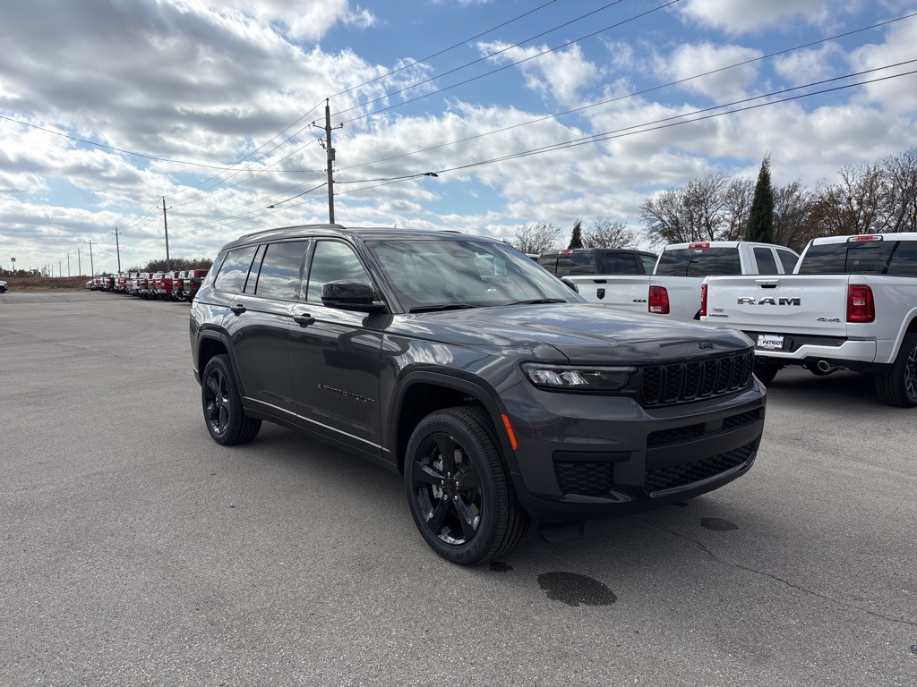 2025 Jeep Grand Cherokee L Altitude's photo